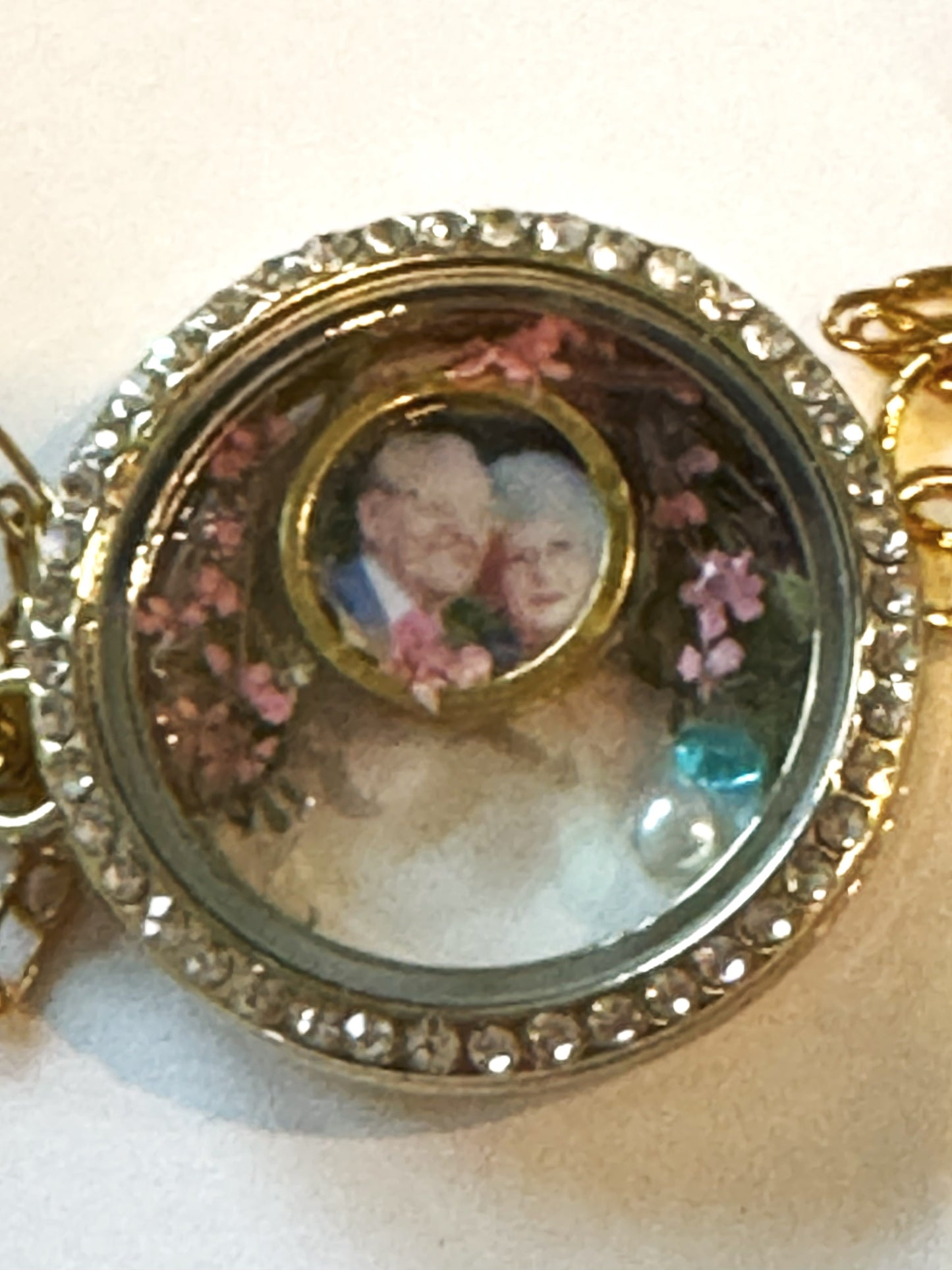 A Variety of Customizable Lockets for your Favorite Memories