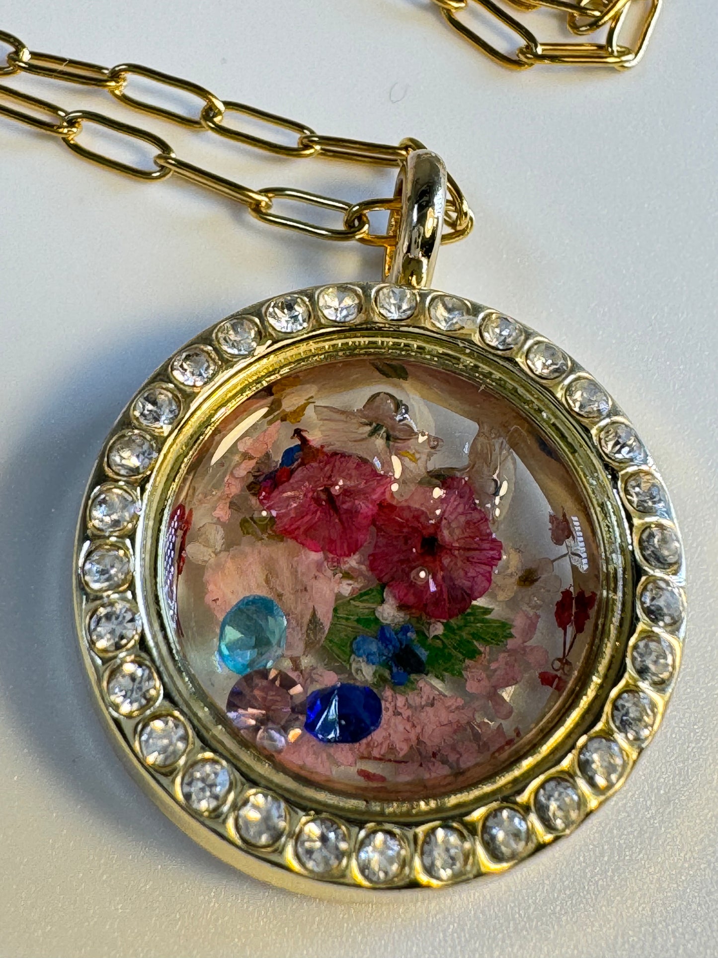 A Variety of Customizable Lockets for your Favorite Memories