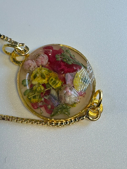 Mixed Flowers Bracelet set with cream background and gold settings
