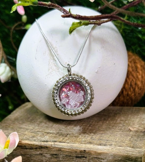 A Variety of Customizable Lockets for your Favorite Memories