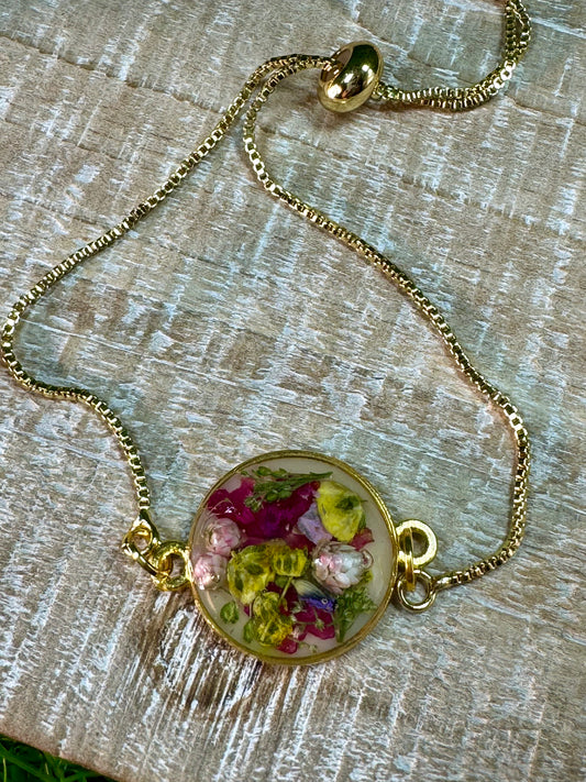 Mixed Flower Bracelet in gold Bolo Setting