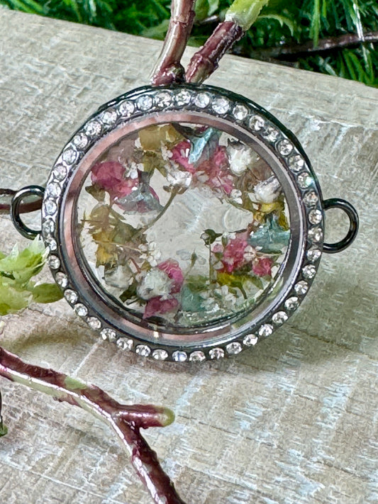 Wreath Flower Locket