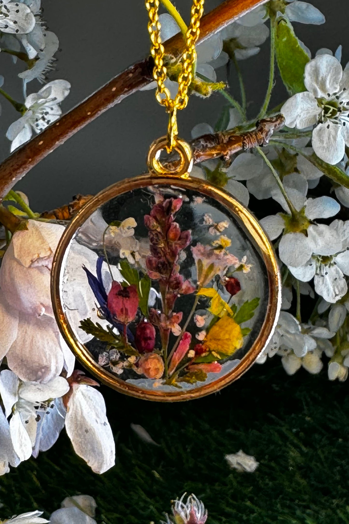 Garden in a Pendant design with Beautiful Flowers in a  Circle