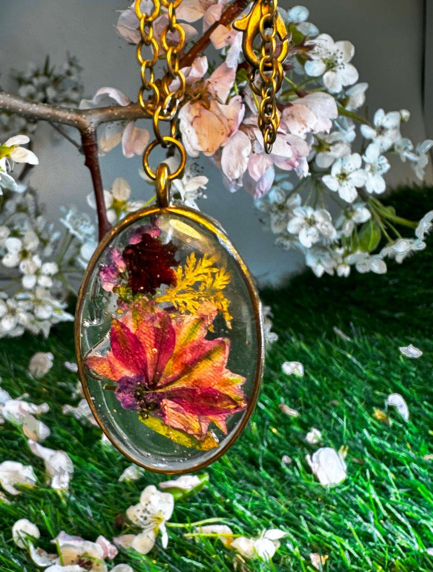 Multiple Flower Pendant in a Clear Oval