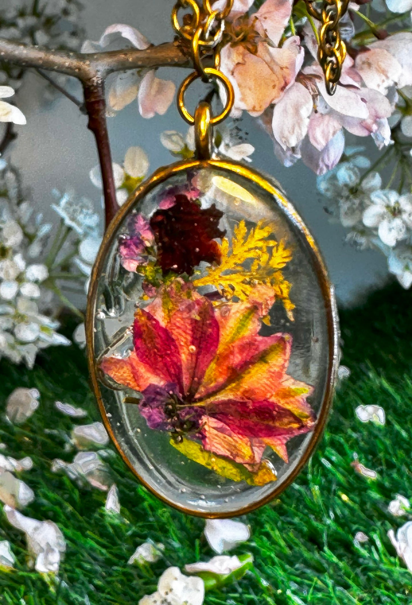 Multiple Flower Pendant in a Clear Oval