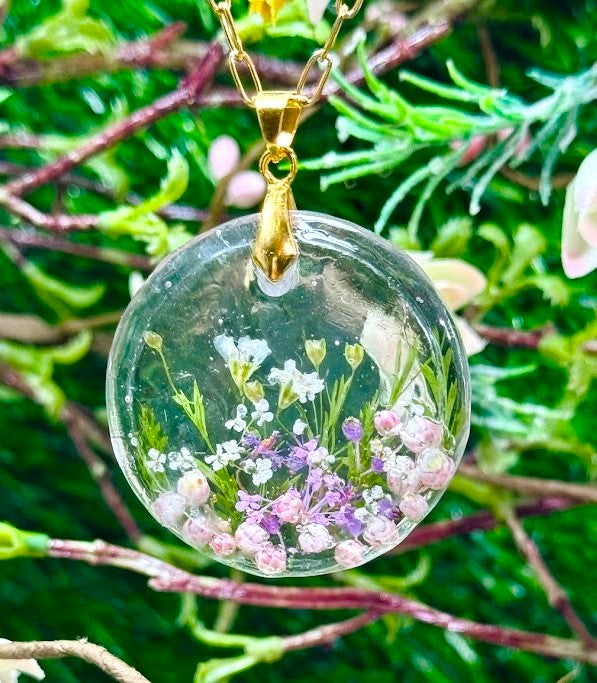 Pendants with Preserved Flowers